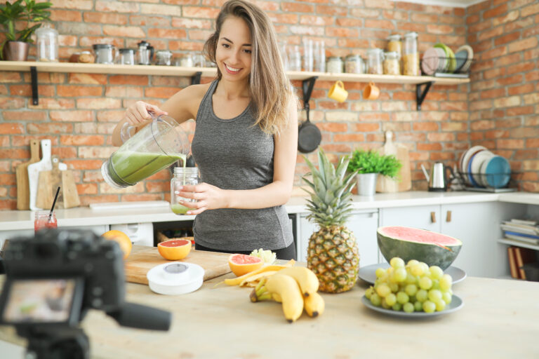 How to Follow a 7-Day Smoothie Diet Plan for Free